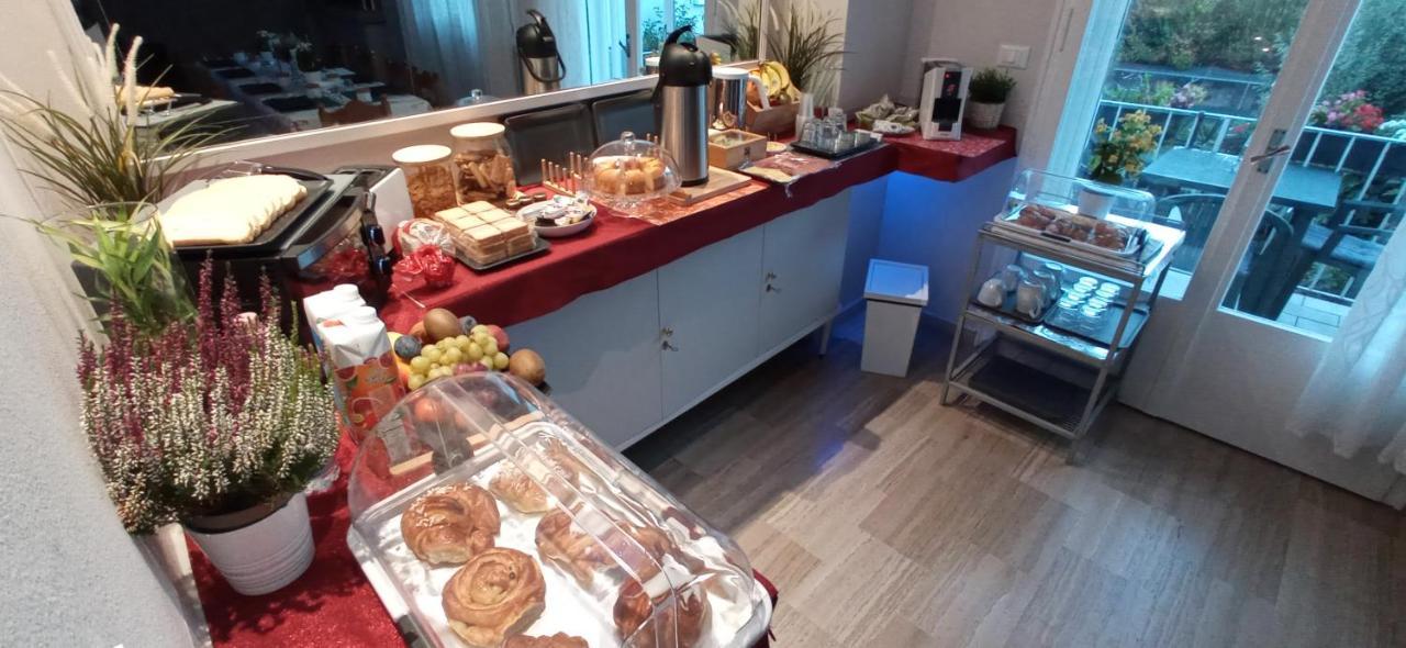 Ad Astra Rooms Равена Екстериор снимка